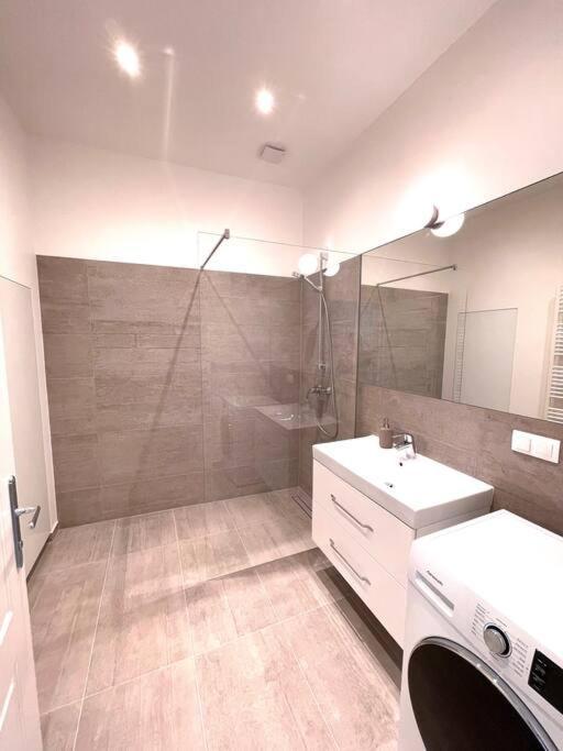 Brand New Spacious & Stylish Aptmt In City-Centre Βιέννη Εξωτερικό φωτογραφία